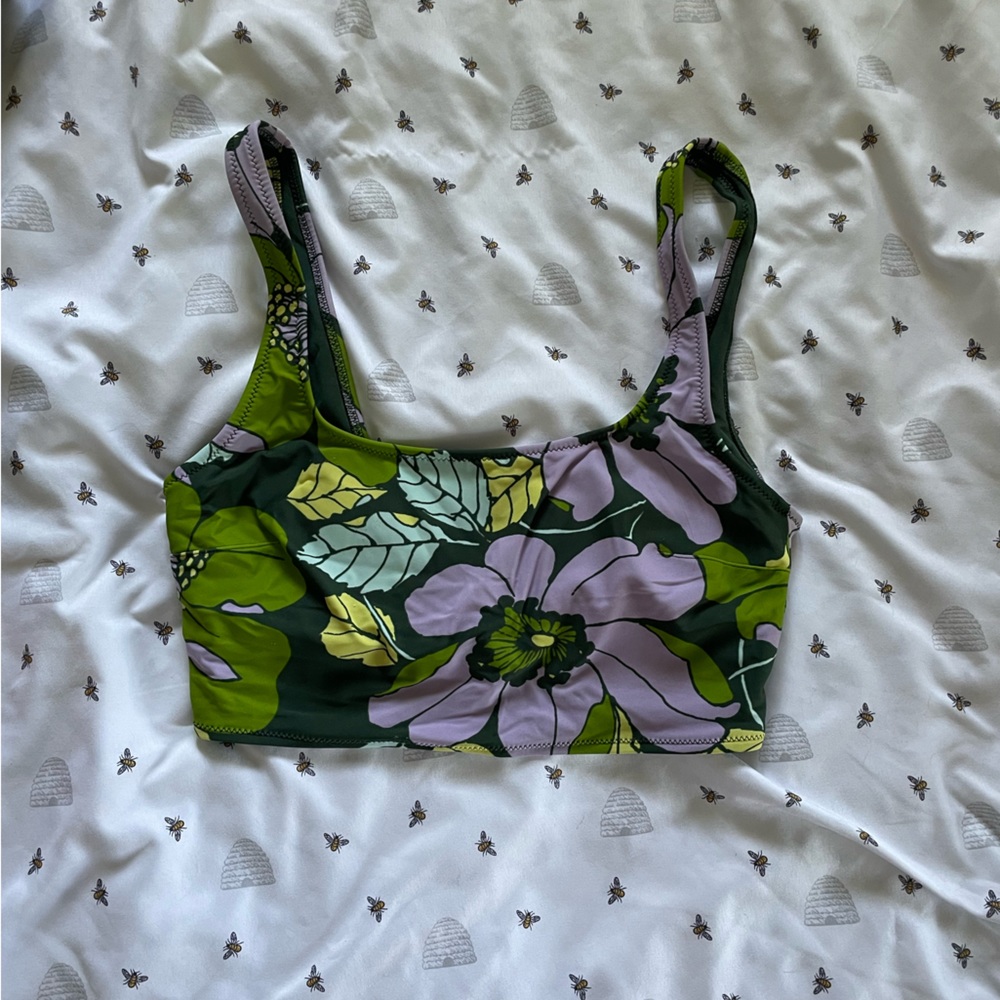 Size M cami style Aerie swim top.